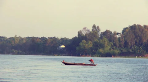 Small boat on the Mekong River Video stock 33830038