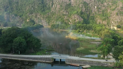Small boat navigating on the Ngo Dong River in Ninh Binh, Vietnam Видео 305163805