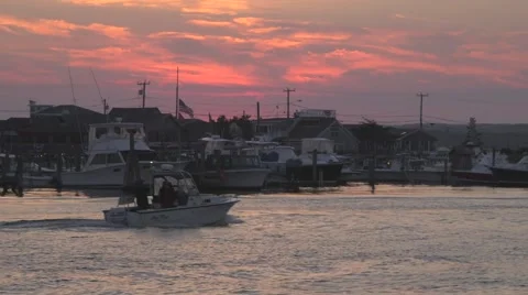 Small boat passing through Galilee, RI during sunset 스톡 동영상 65386539