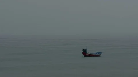 Small Boat in raining sea Stockbeeldmateriaal 89936191