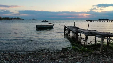 A small boat in the sea Vídeo Stock 139765348