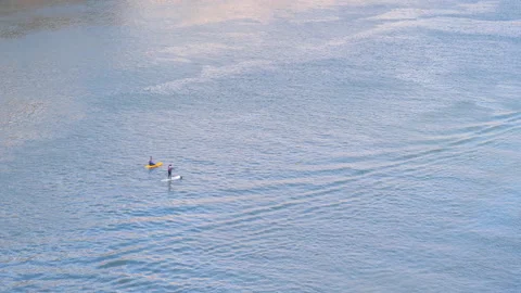Small boats floating in Douro river. Porto, Portugal Vídeo Stock 89183758