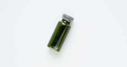 Small bottle with colored liquid Vídeos de archivo 146482299