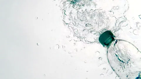 Small Bottle Dropped into Quiet Pool of Water in Slow Motion. Vídeos de archivo 49876177