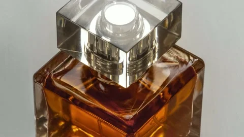 A small bottle of perfume Stockbeeldmateriaal 148404150