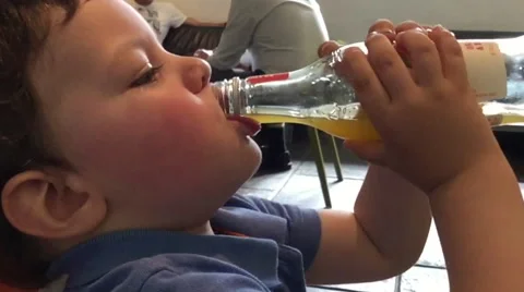 Small Boy Drinking Orange Soda Vidéo 53520729
