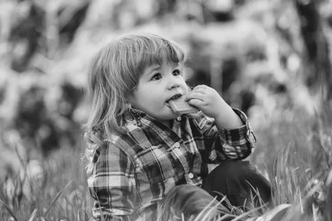 Small boy outdoor Stockfoto's