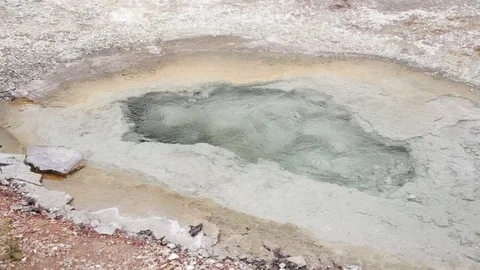 Small Bubbling Hot Spring Vídeo Stock 79536928
