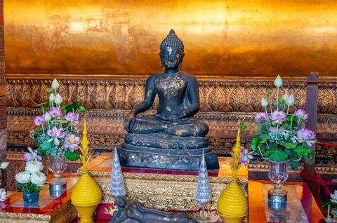 Small Buddha statues inside Wat Pho temple in Bangkok, Thailand, arranged i.. Stock-Fotos