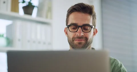 Small business owner or startup entrepreneur working on his laptop, remote from Vídeo Stock 204761684