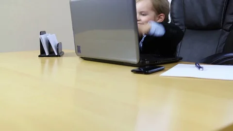 Small businessman 스톡 동영상 100468673