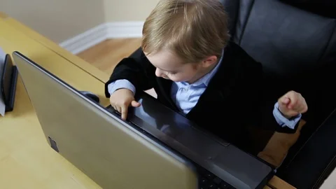 Small businessman 스톡 동영상 100468677