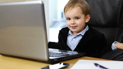 Small businessman 스톡 동영상 100468691