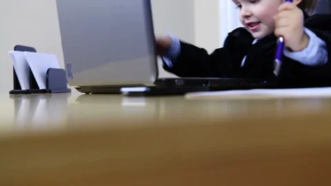 Small businessman 스톡 동영상 100468894