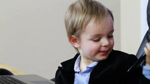 Small businessman 스톡 동영상 100469232