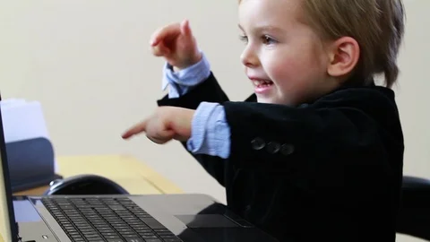 Small businessman 스톡 동영상 100469557