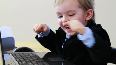 Small businessman 스톡 동영상 100469748