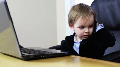 Small businessman 스톡 동영상 100469870