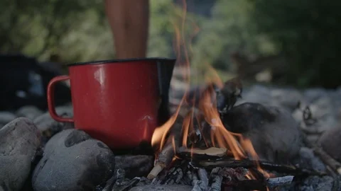 Small campfire with pot 動画素材 90039321