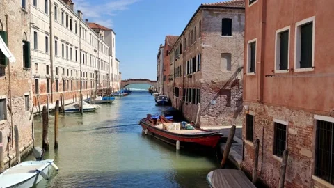 Small Canal in Cannaregio Video stock 143358677