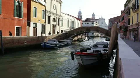 A small canal in Venice with waves after a boat passed by Stockbeeldmateriaal 12184256
