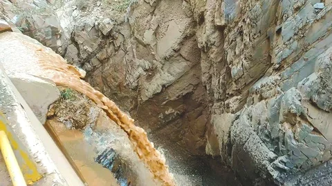 Small cascade in slow motion 3 Video stock 105926877