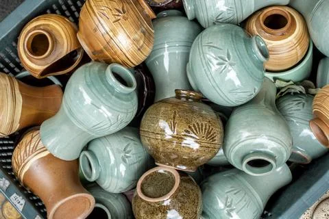 Small Ceramic Pots and Vases with Oriental Designs on display Stock Photos