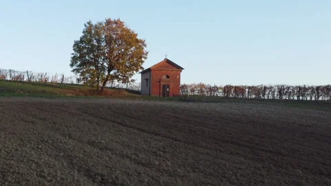 Small chapel surrounded by plowed fields and vineyards in Monferrato, Italy Видео 150973106