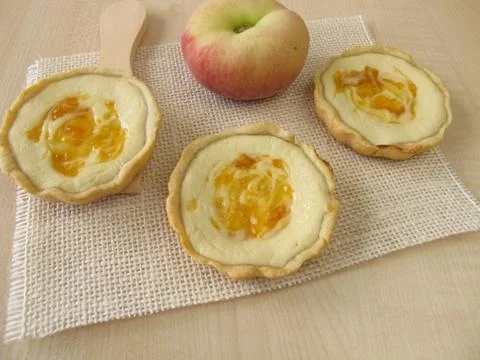 Small cheesecakes with peach Stock Photos