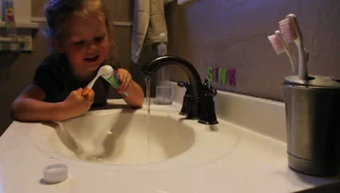 Small child brushing teeth. Video stock 11346807