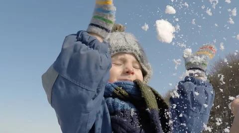 Small child enjoys the winter 스톡 동영상 47407478