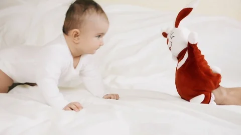 A small child playing Stockbeeldmateriaal 75702053