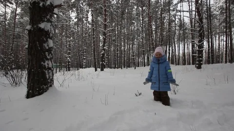 Small child playing in the snow Stock-Footage 70284231