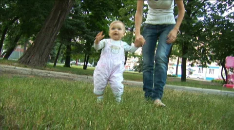 Small child studies goes.  Video stock 475593