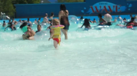 Small child in wave pool Video stock 64532571