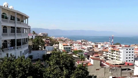 Small city bay area, ocean, mountains, houses in foregrownd Video stock 78008321