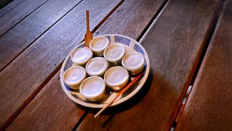 Small Coconut Pudding Cups in Round Ceramic Tray Stock Photos
