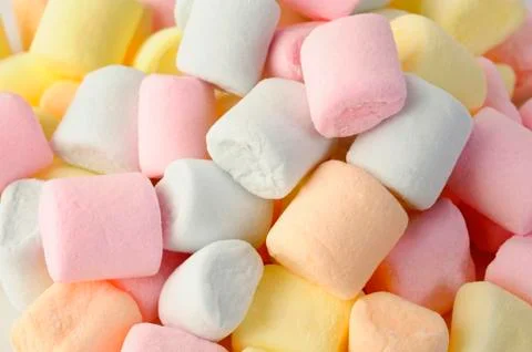 Small colored puffy marshmallows Foto stock
