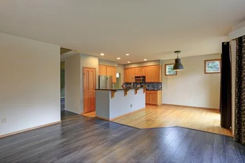 Small compact kitchen room with light wood cabinetry, Quartz counters and din Foto stock