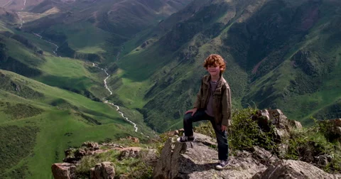 Small Conqueror of Vertices 4K Stock Footage 51637869