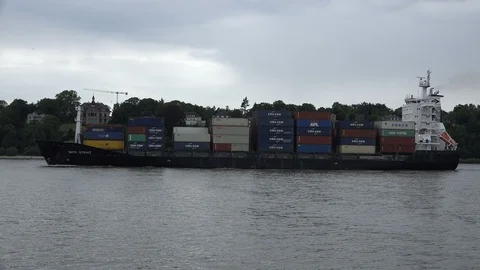 Small Container ship leaving Hamburg Stockbeeldmateriaal 98159181