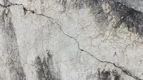 Small Cracks on Wall and Paint Due to Rain Moisture Damage Видео 321945203