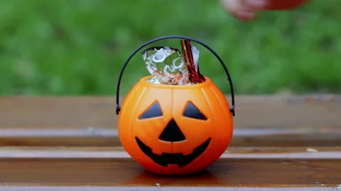 Small cute halloween pumpkin bucket in kid little boy hand 库存影片 211725829