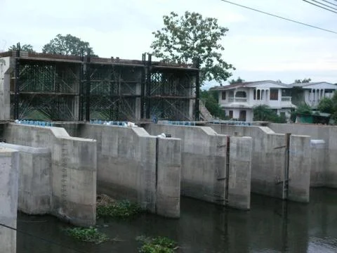 Small dam 库存照片