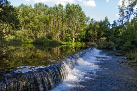 Small Dam on the River Stock-Fotos