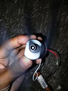 A small DC motor connected to a battery Foto stock