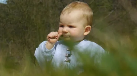 Small Ð¡hild Sitting 스톡 동영상 41063752