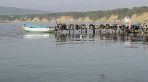 Small dock 動画素材 22751946