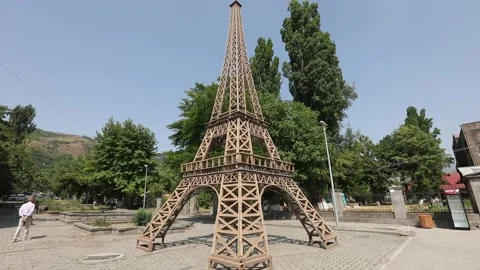 Small Eiffel tower  2 Video stock 333144424