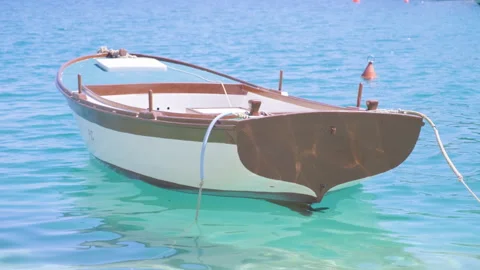 Small empty fishing boat Stock-Footage 137620155